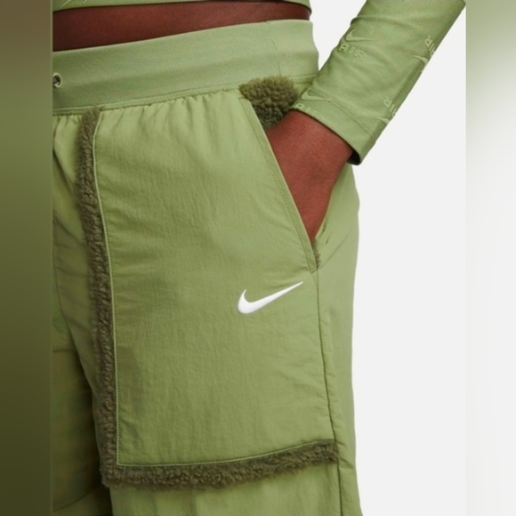 SOLD‼️NWT Nike Sherpa Lined Joggers - Picture 3 of 10